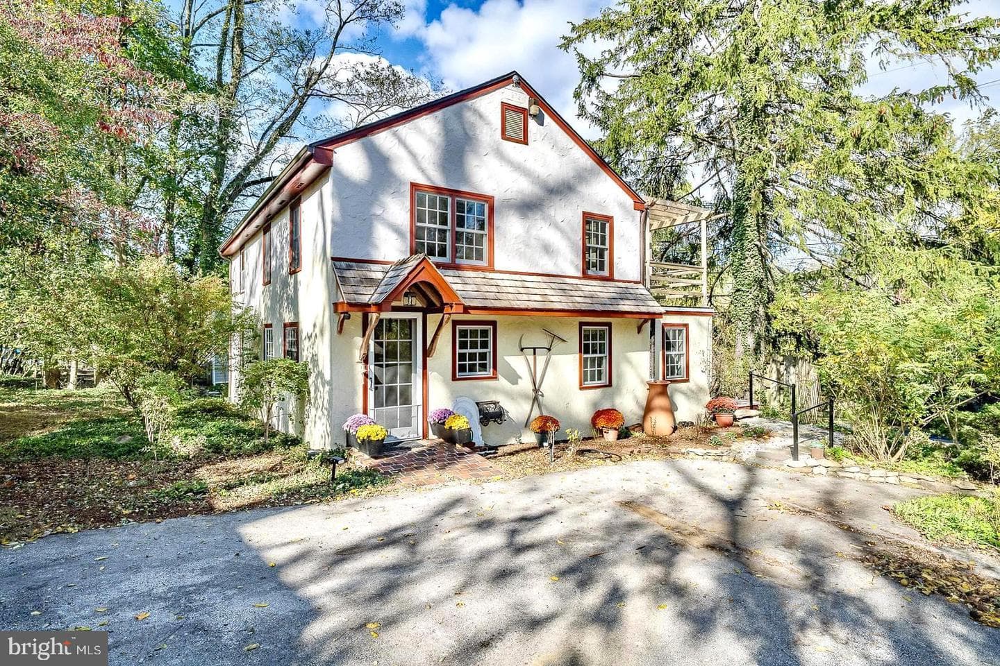525 Hopewell Road photo 1