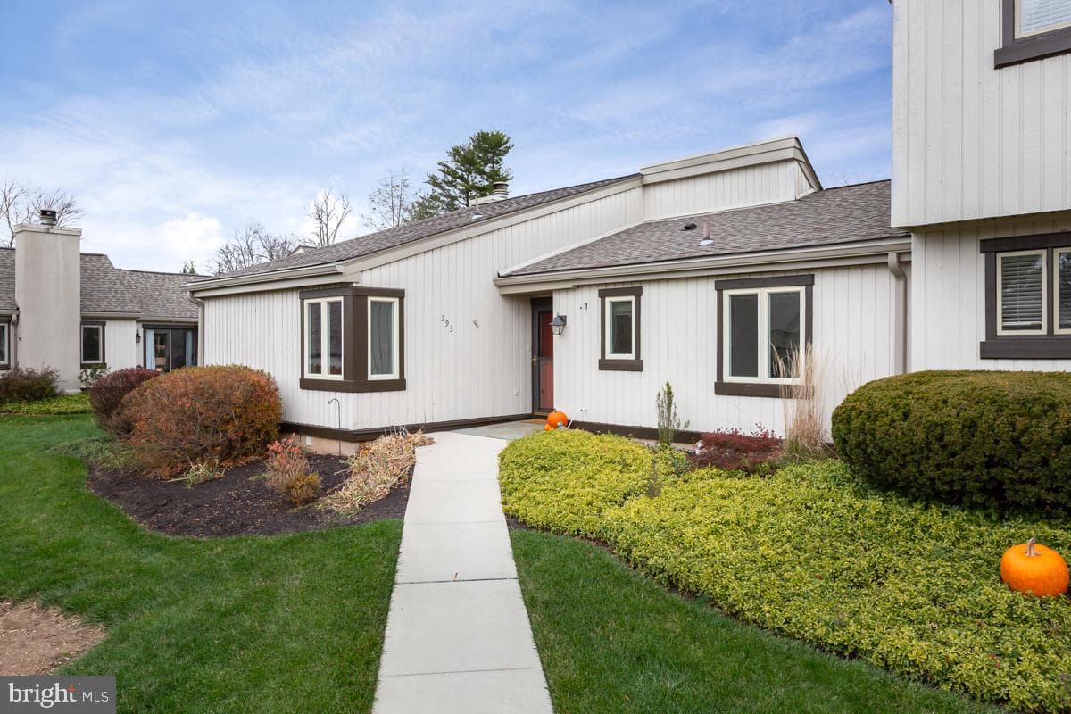 293 Devon Lane photo 1