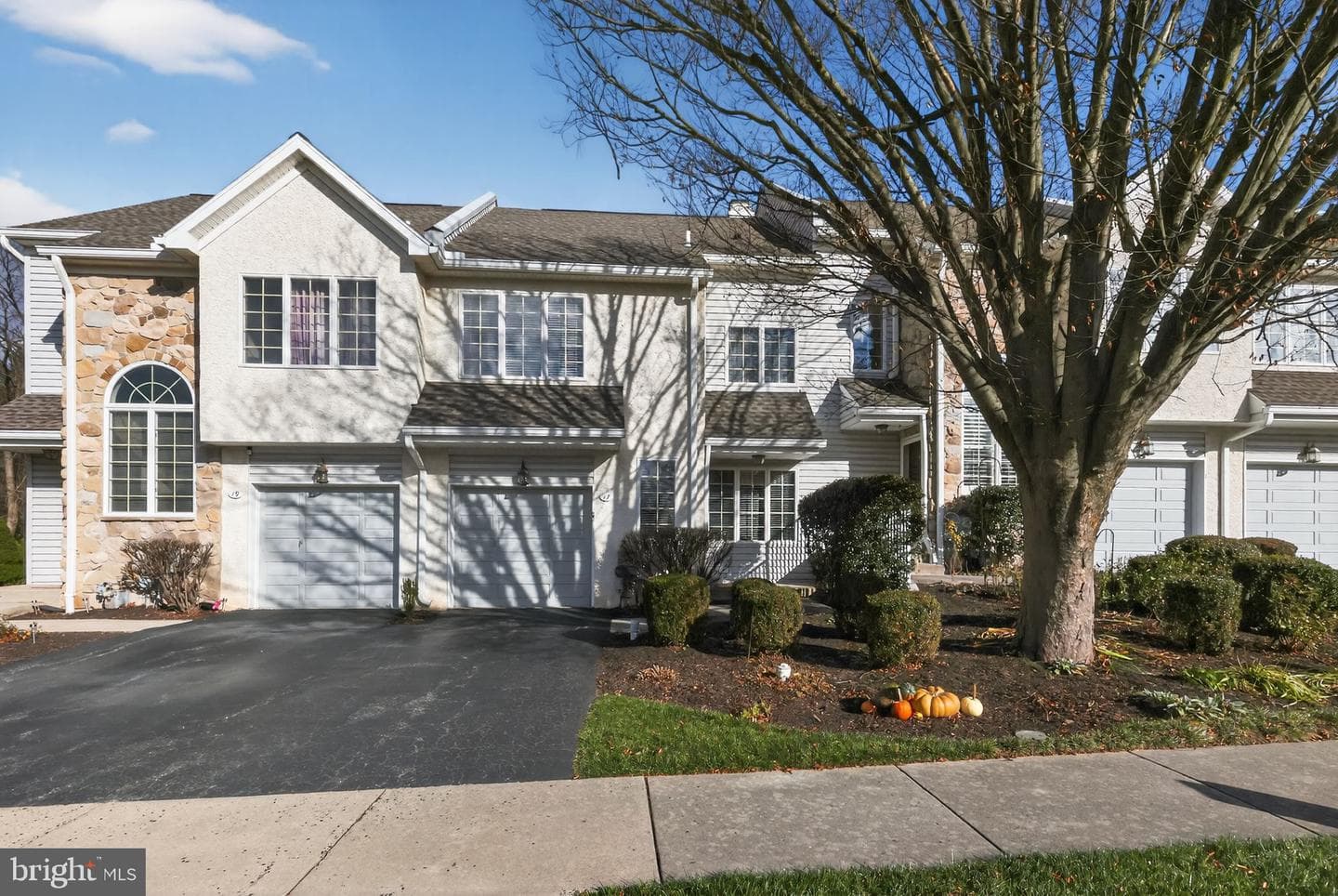 17 Buttonwood Drive photo 1