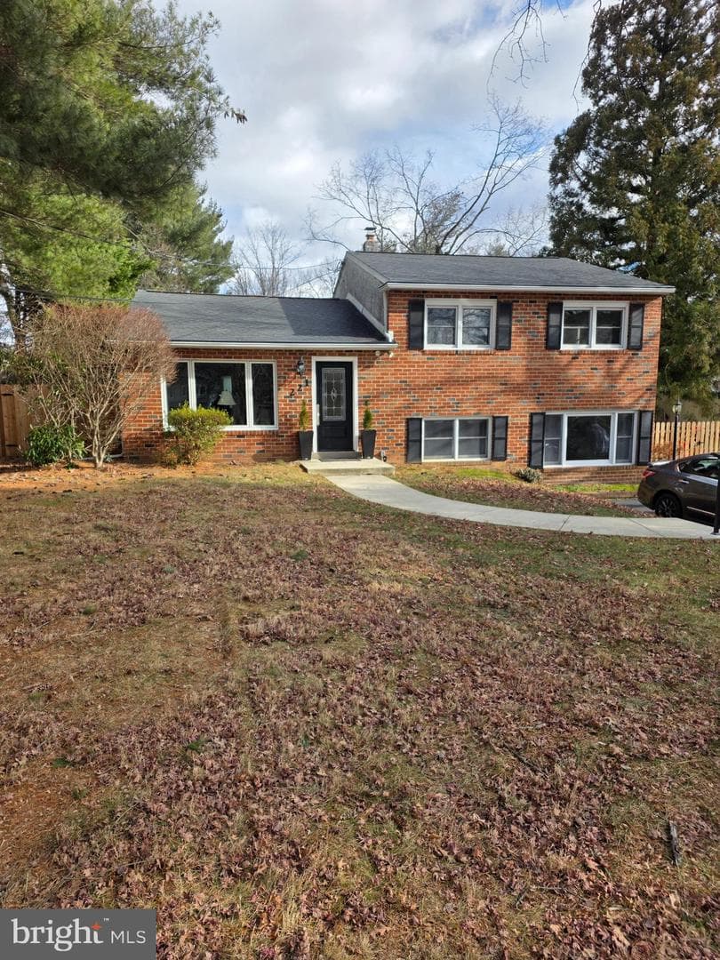 221 Ellis Lane photo 1