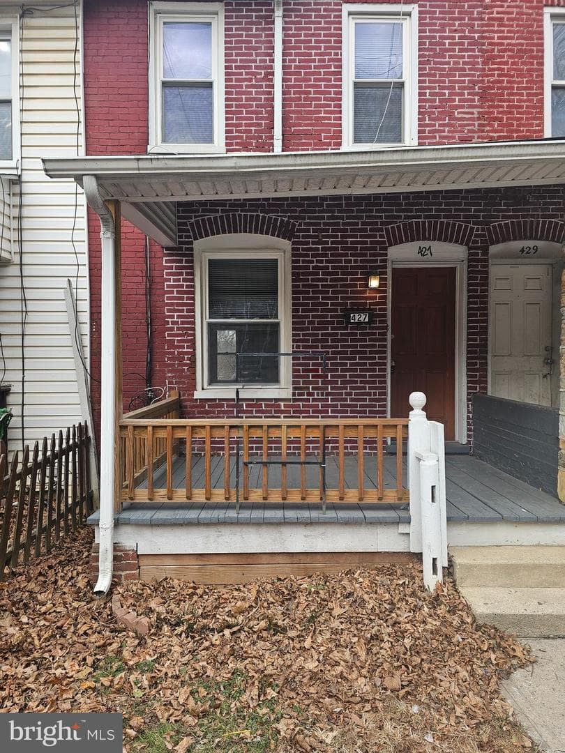 427 Oak Street photo 1