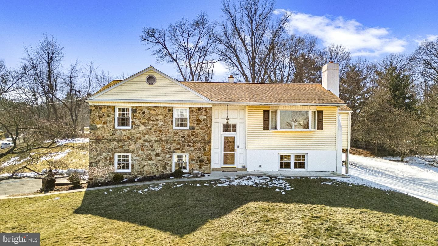 220 Coldstream Road photo 1