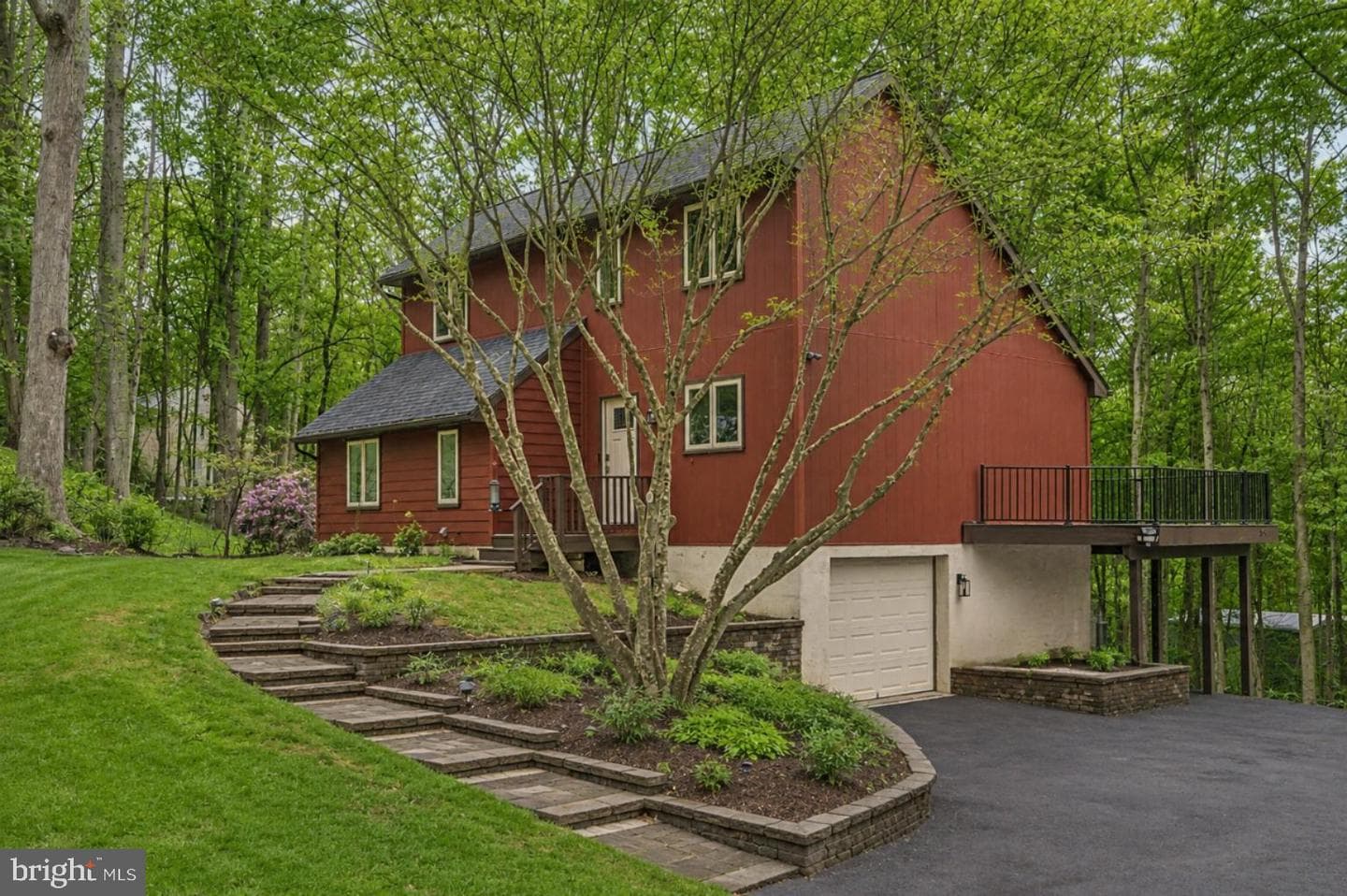 8 Laurel Dr