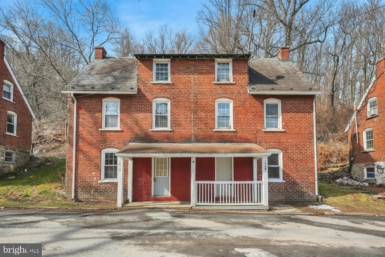 1410 Brick Row photo 1