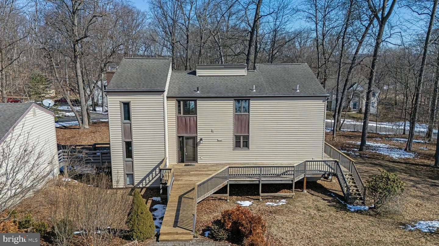 1072 Forest Road photo 1