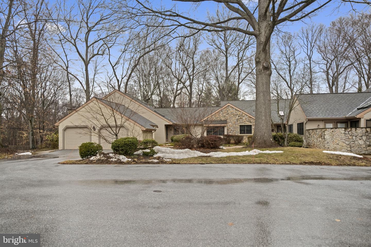 621 Glenwood Lane photo 1