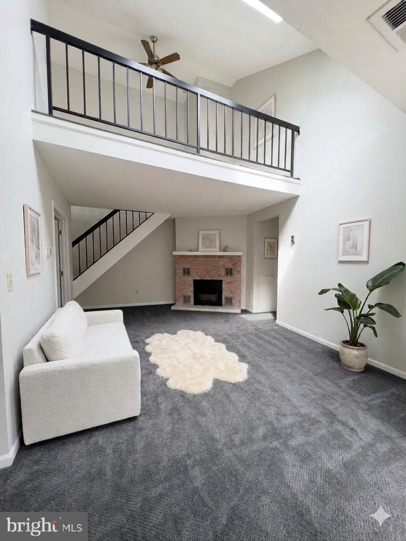 633 Washington Place #33
