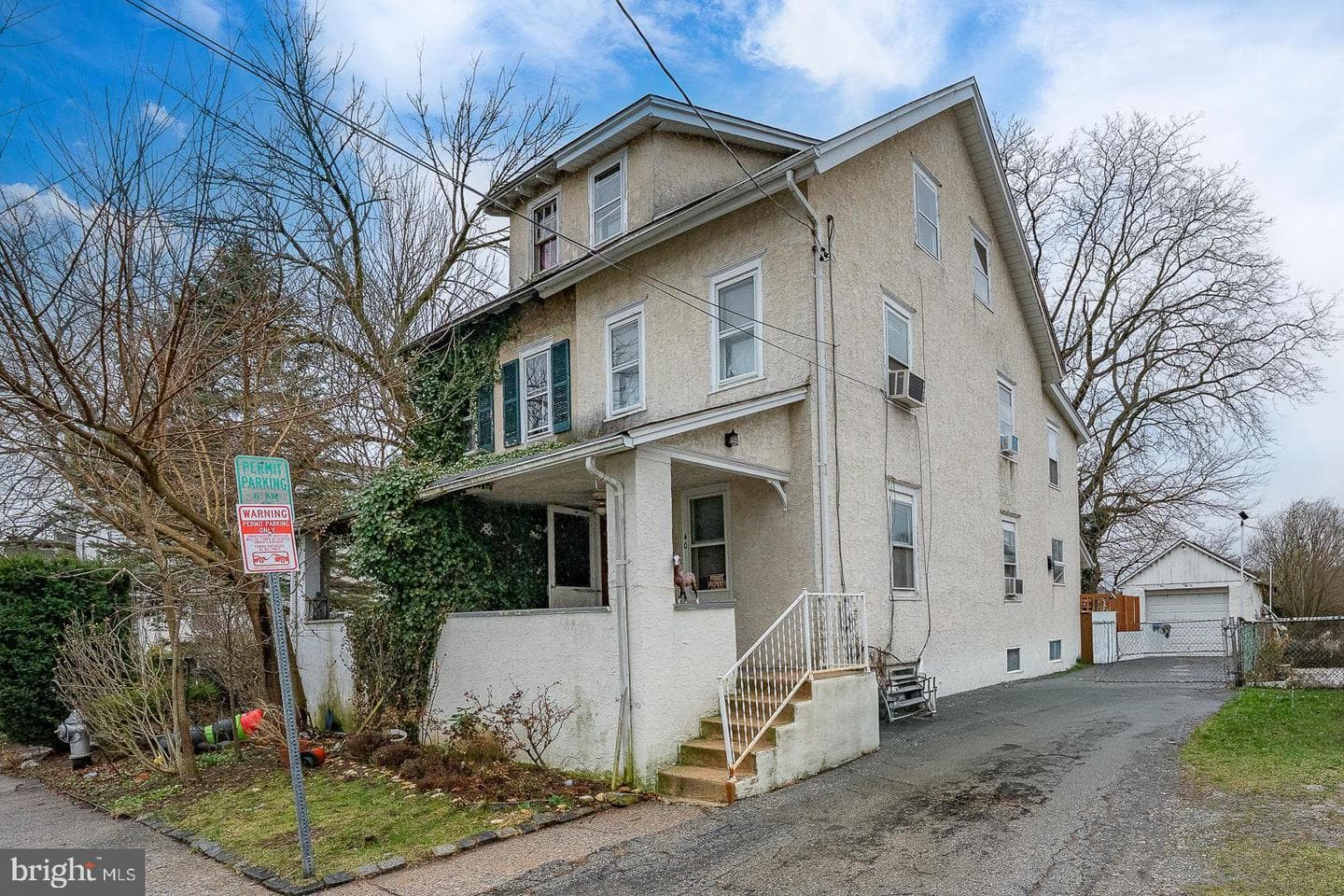40 Grove Avenue photo 1