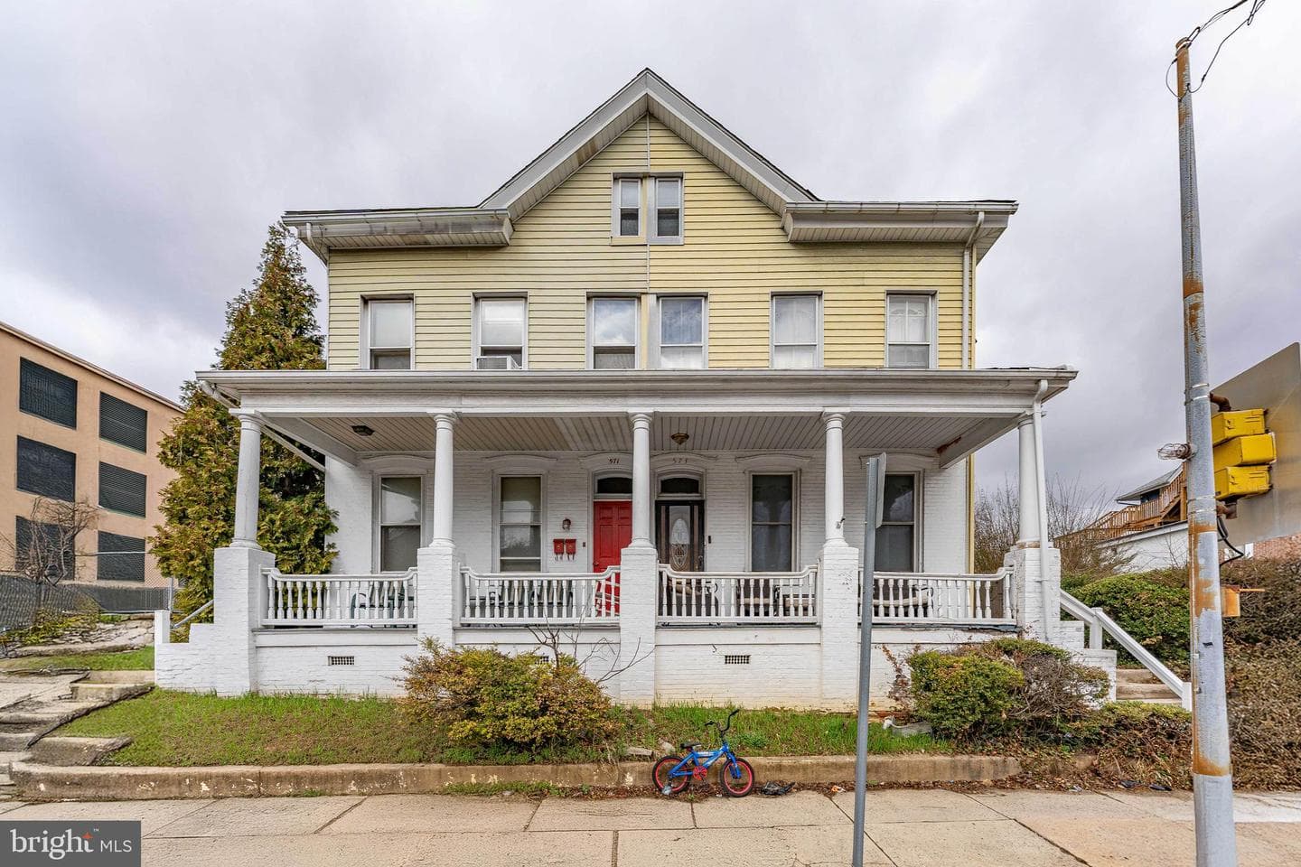 573 E Lincoln Highway