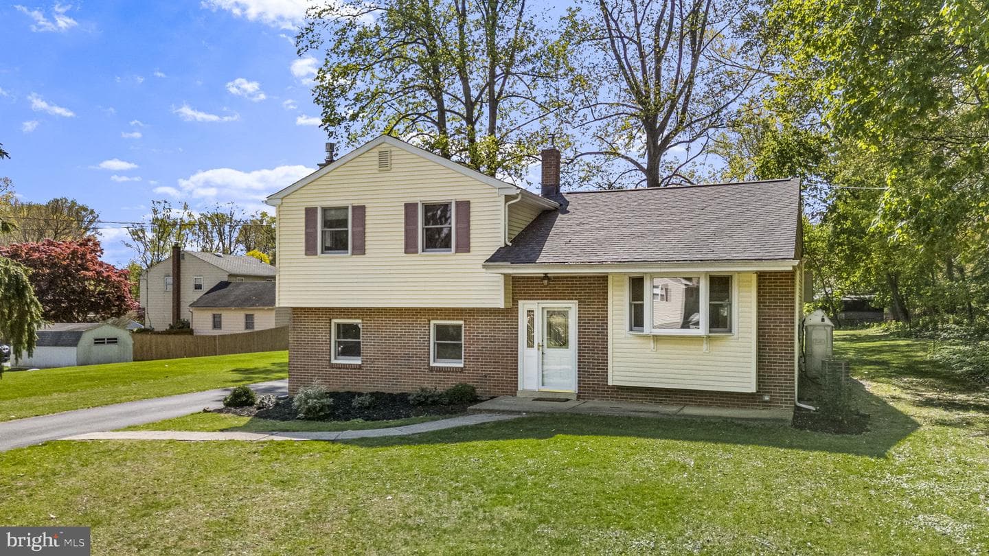 304 Crump Road photo 1