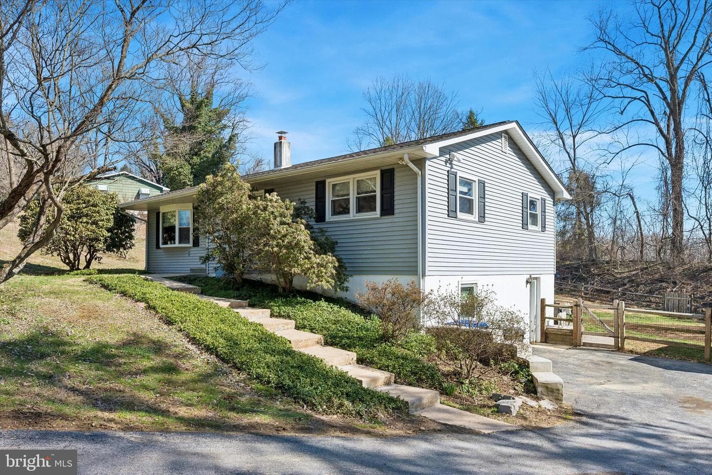 100 Evergreen Drive photo 1