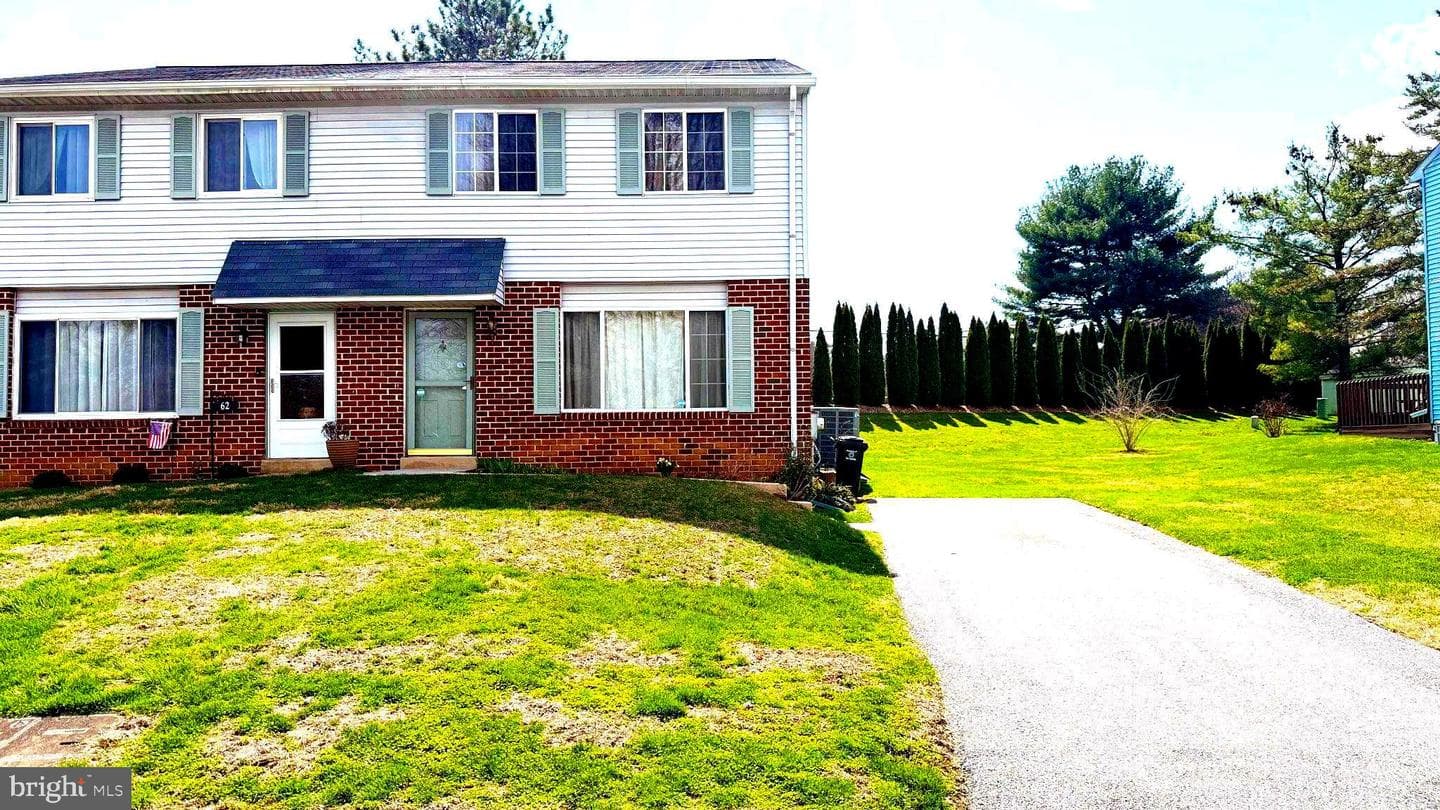 60 Nancy Lane #221 photo 1
