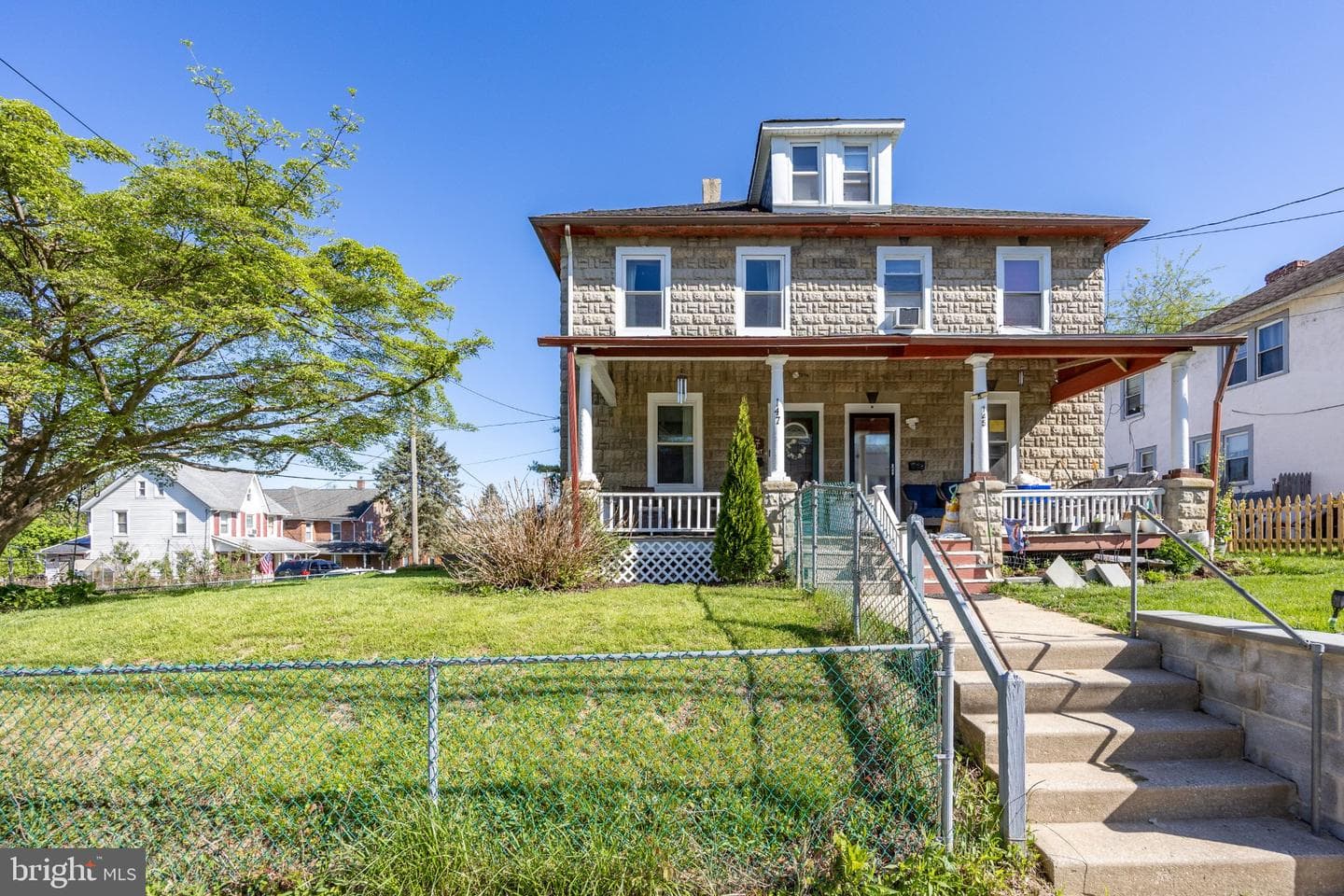 147 W Summit Ave