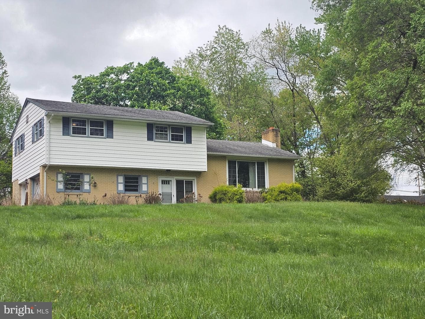 1256 Surrey Road photo 1
