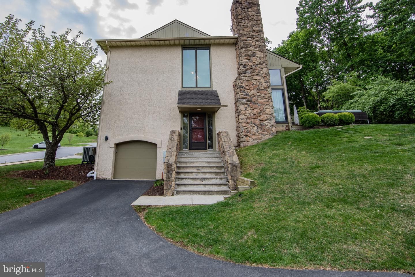 380 Lynetree Drive #7-D
