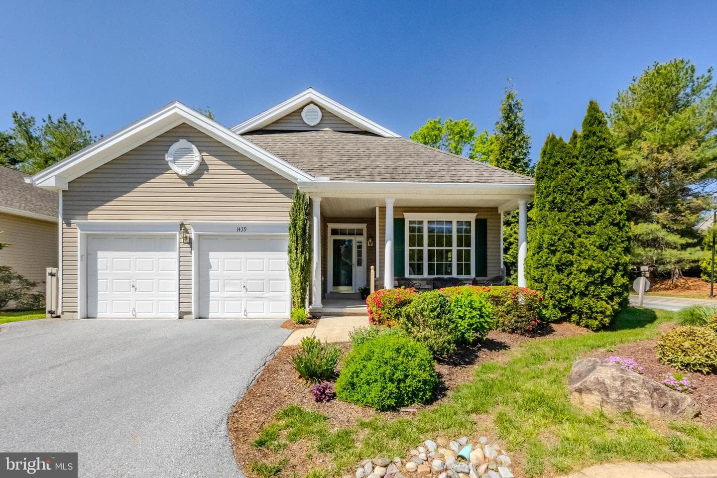 1439 Quaker Ridge #1439 photo 1