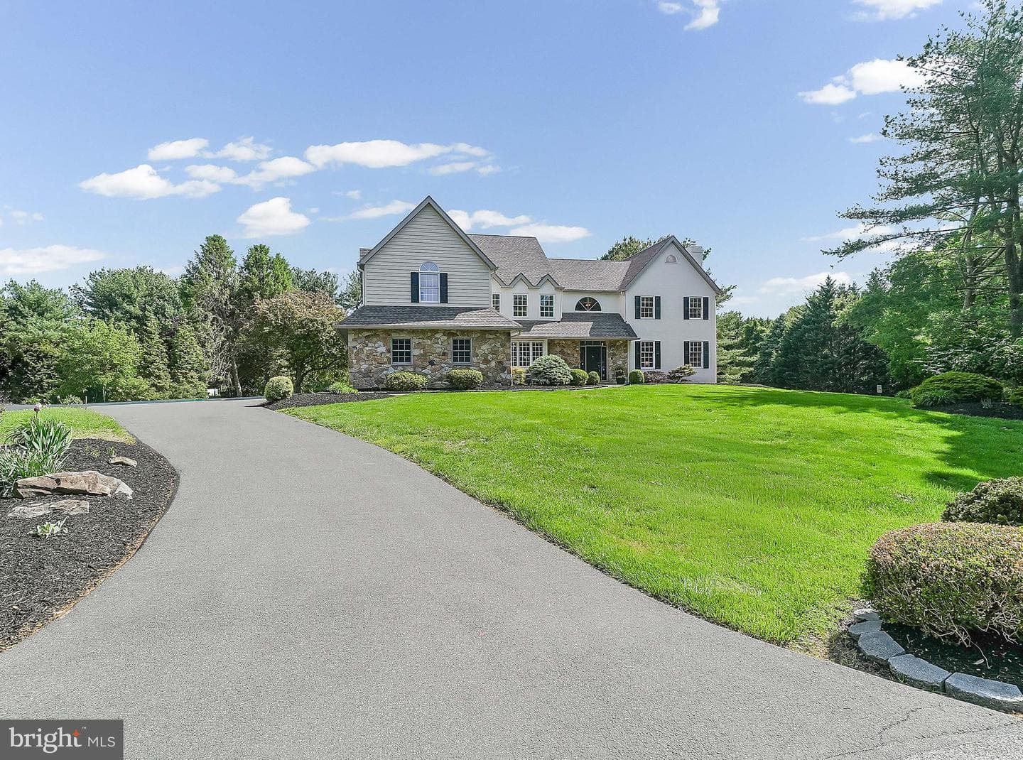286 Hickory Drive photo 1