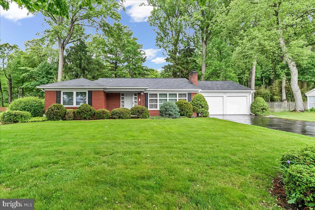 1219 Scott Drive photo 1