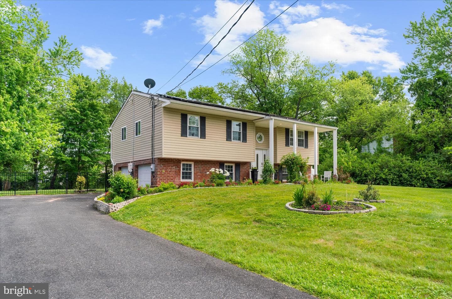 1249 W Evergreen Drive