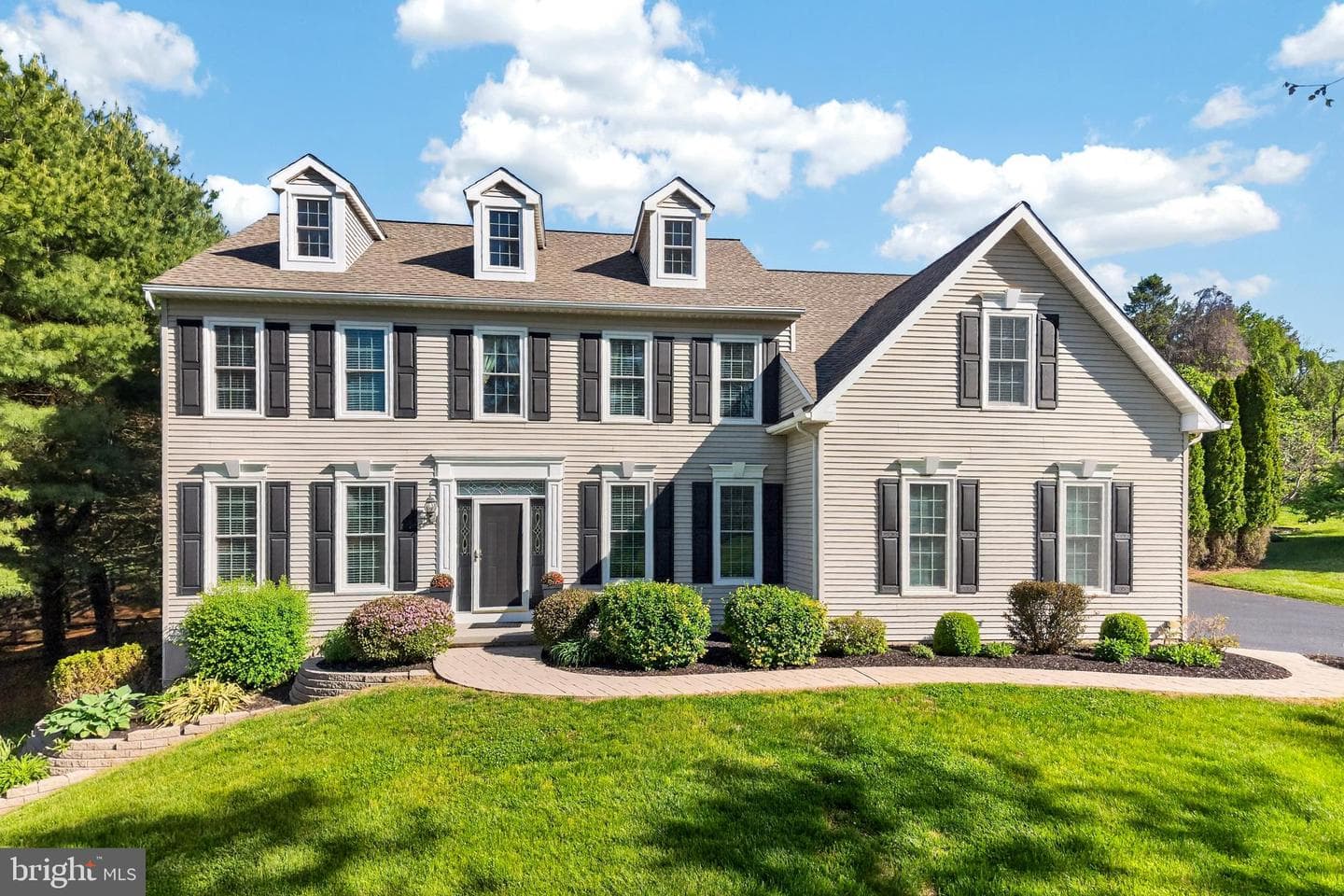 17 Oneida Court photo 1