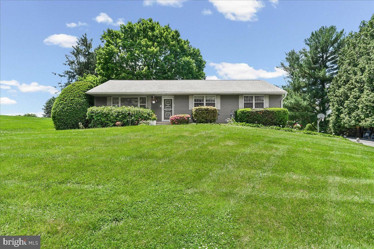 207 W Woodview Road