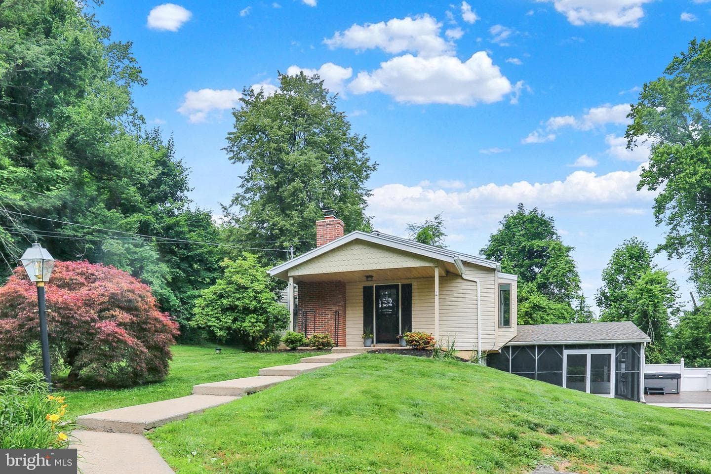 851 Cadmus Road