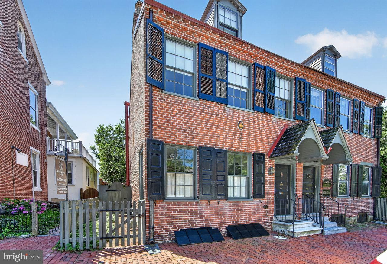 216 W Miner Street