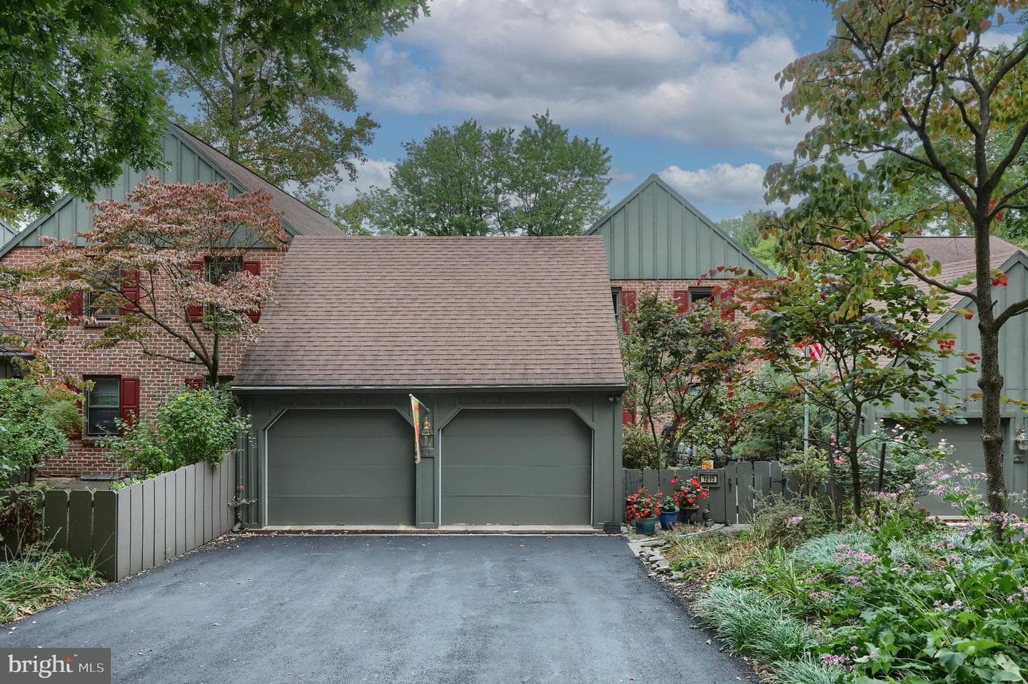 1215 Limerick Court photo 1