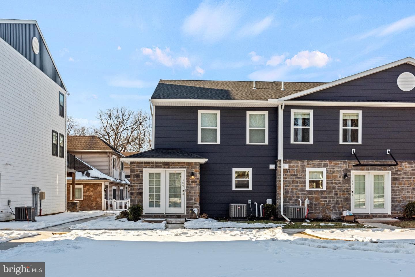 109 High Pointe Drive photo 1