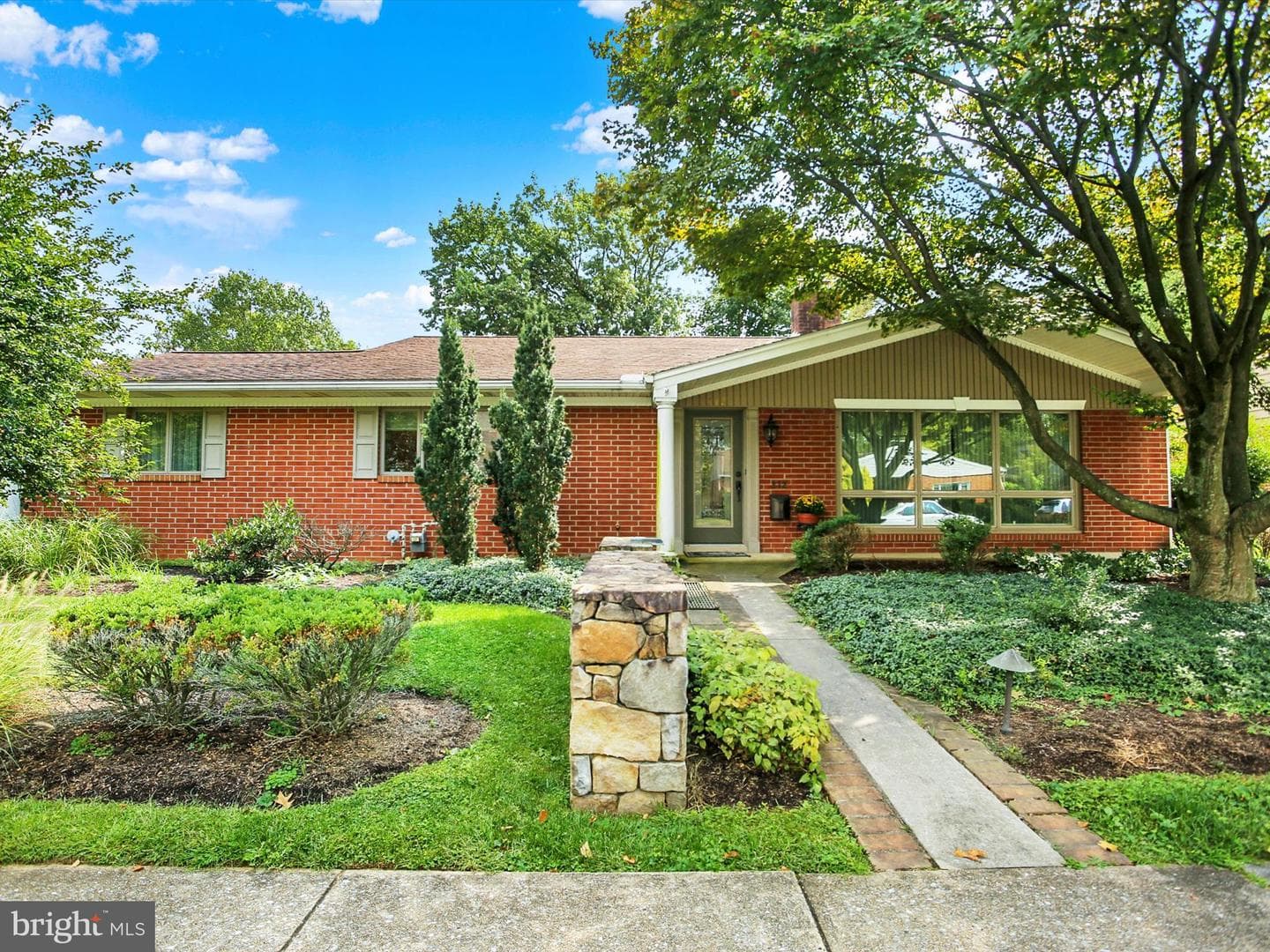 312 Maple Avenue photo 1
