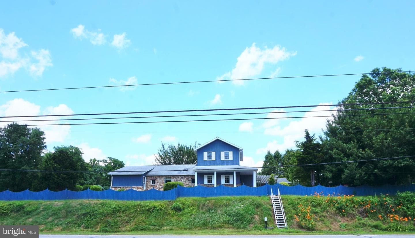 1553 N River Road photo 1