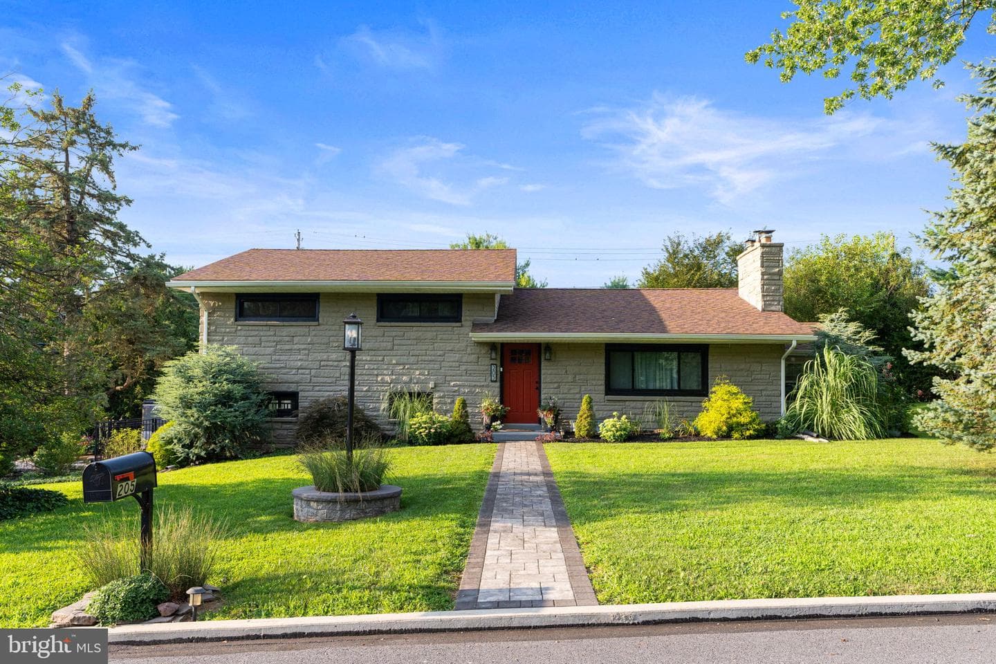 205 E Glenn Road photo 1
