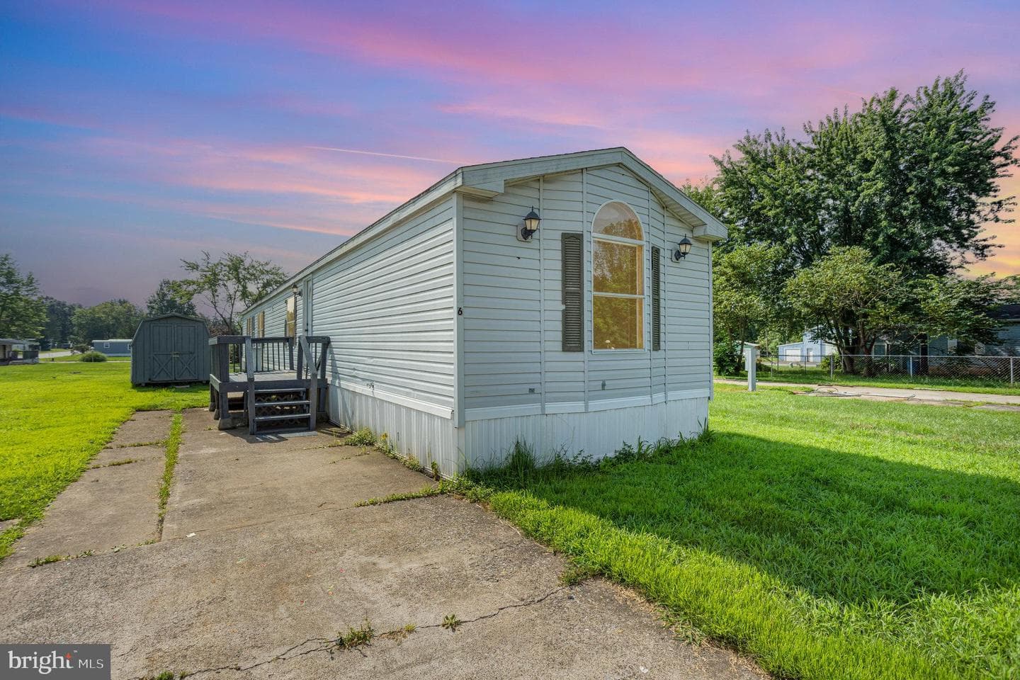 6 Rose Avenue photo 1