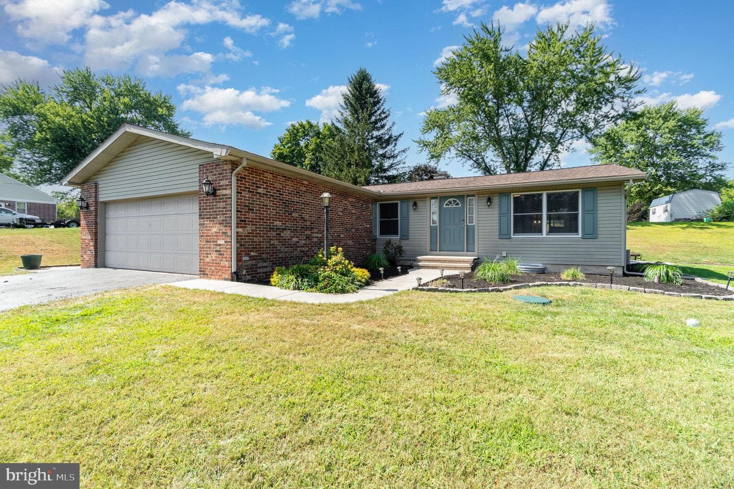 120 Denison Drive photo 1