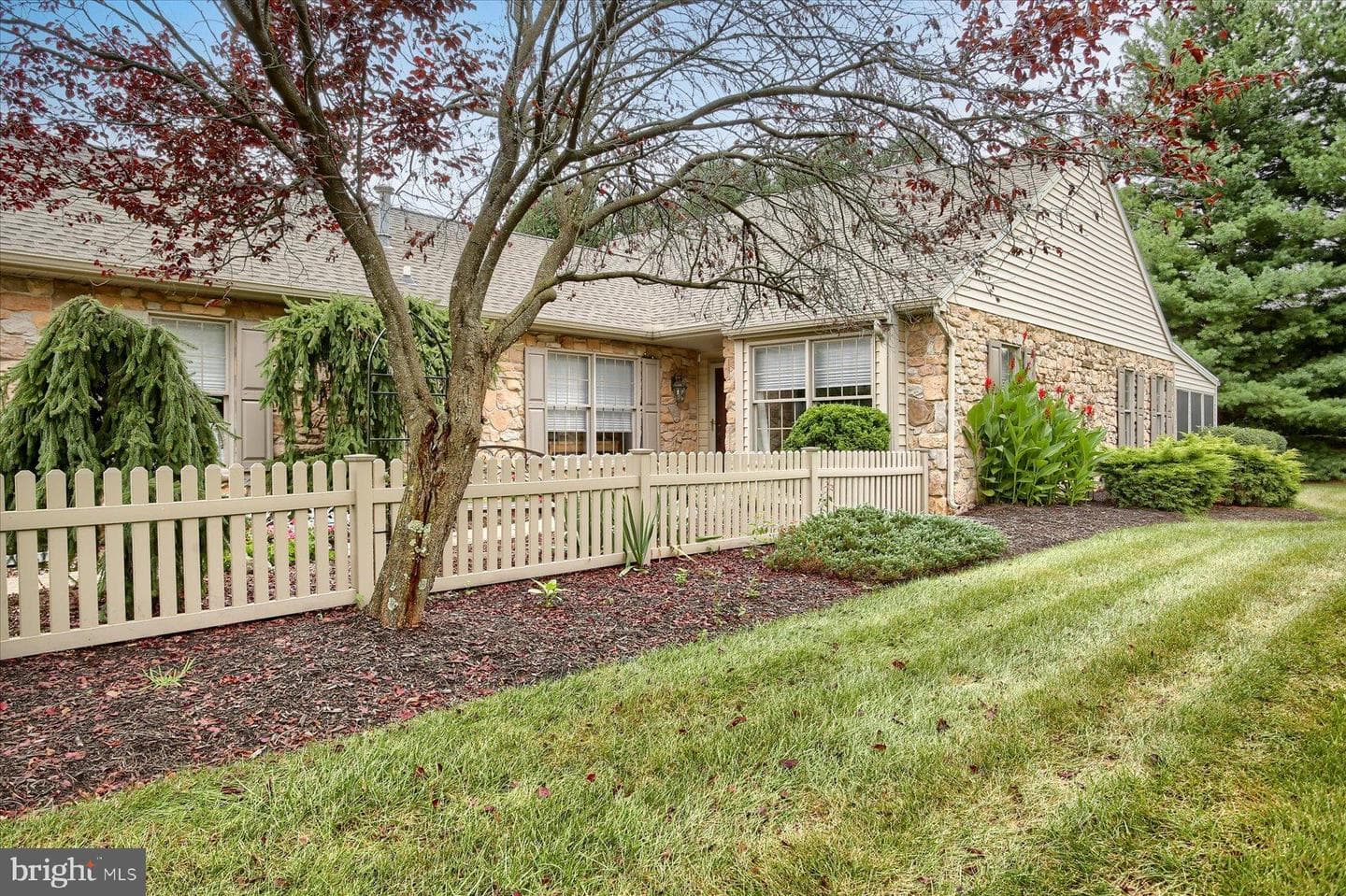 551 Farmhouse Lane photo 1