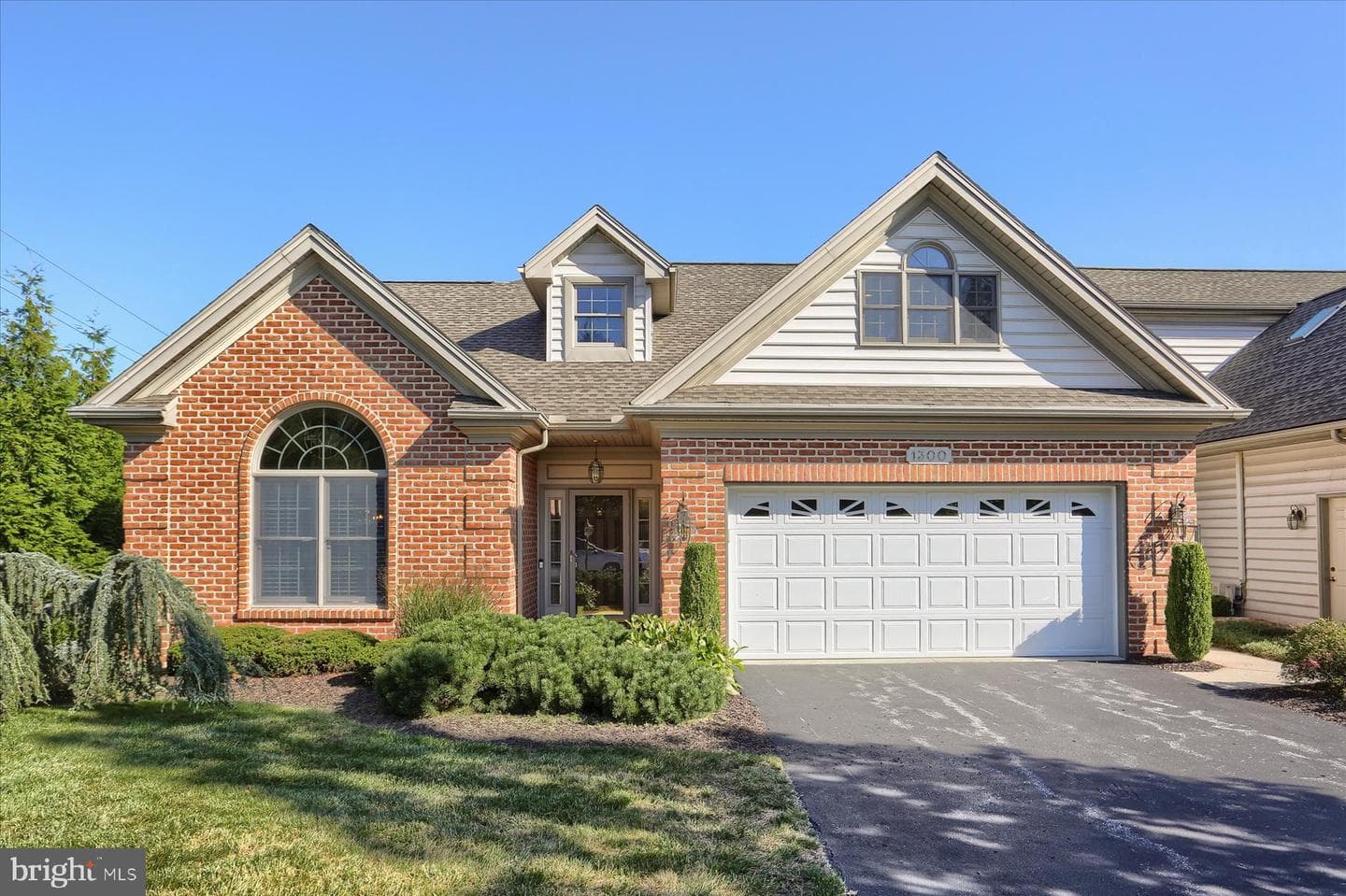 1300 Mountain Laurel Cir photo 1