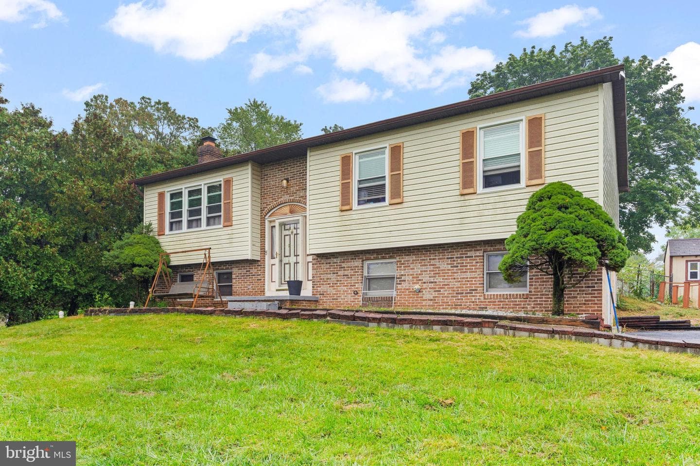 6221 Hocker photo 1