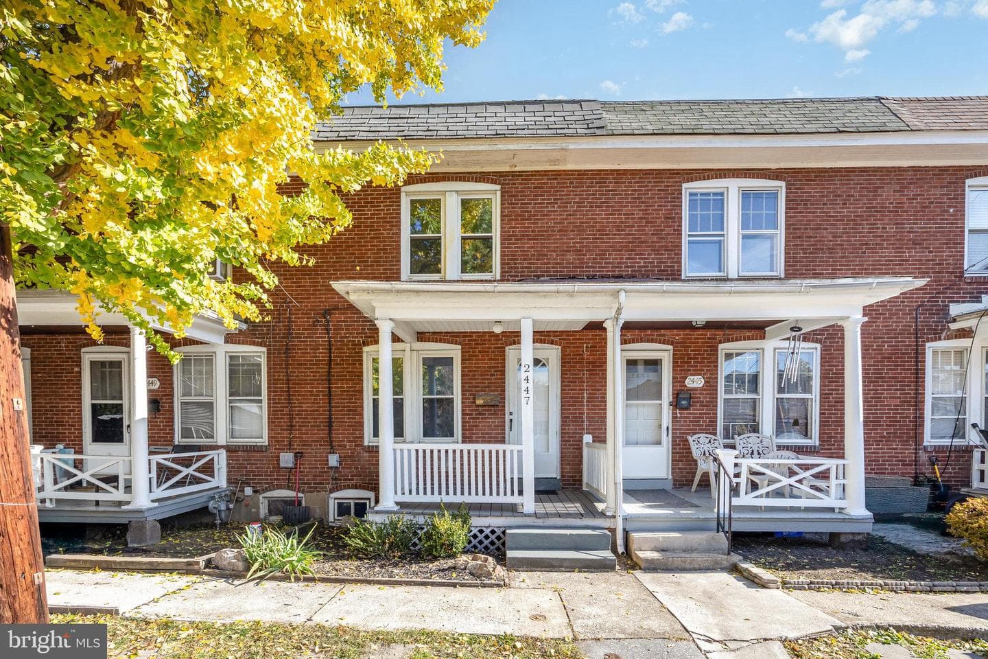 2447 Penn Street photo 1