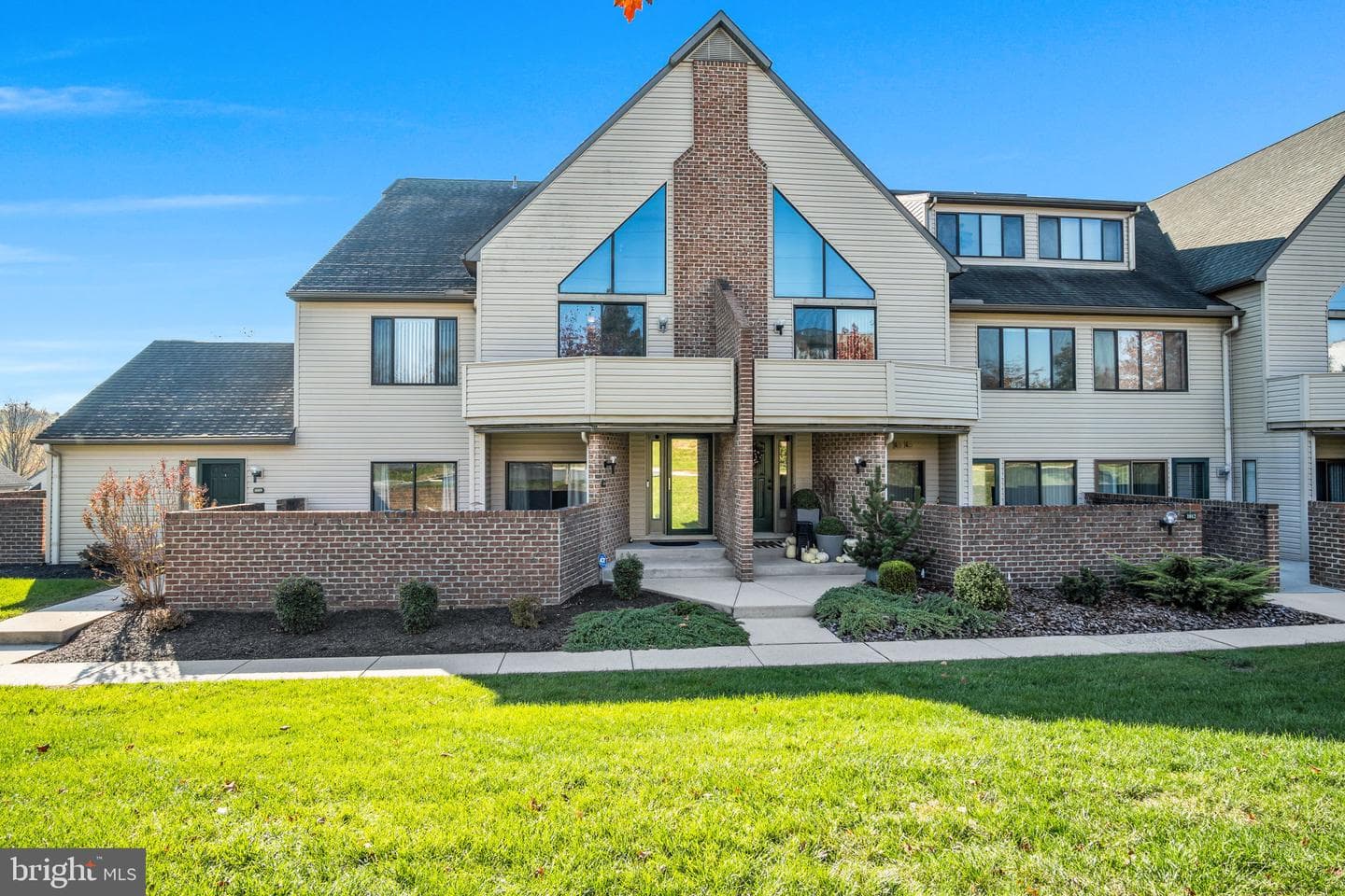 1010 Cherrington Drive photo 1