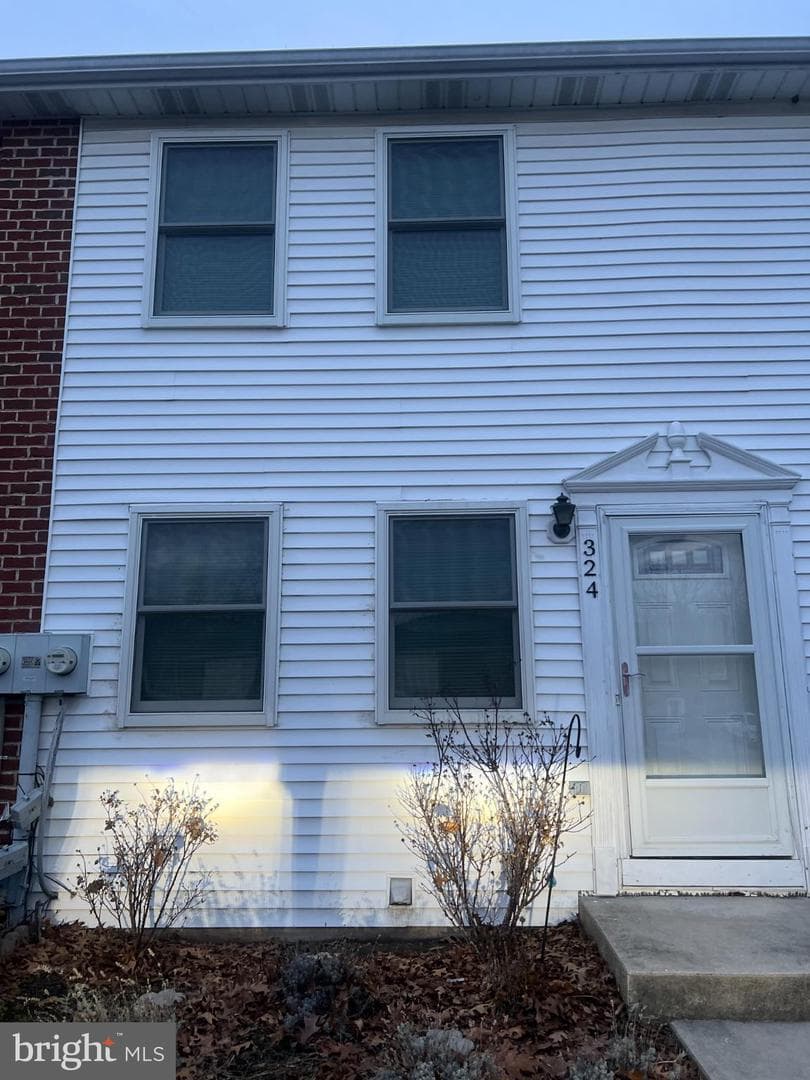 324 Lincoln Avenue photo 1