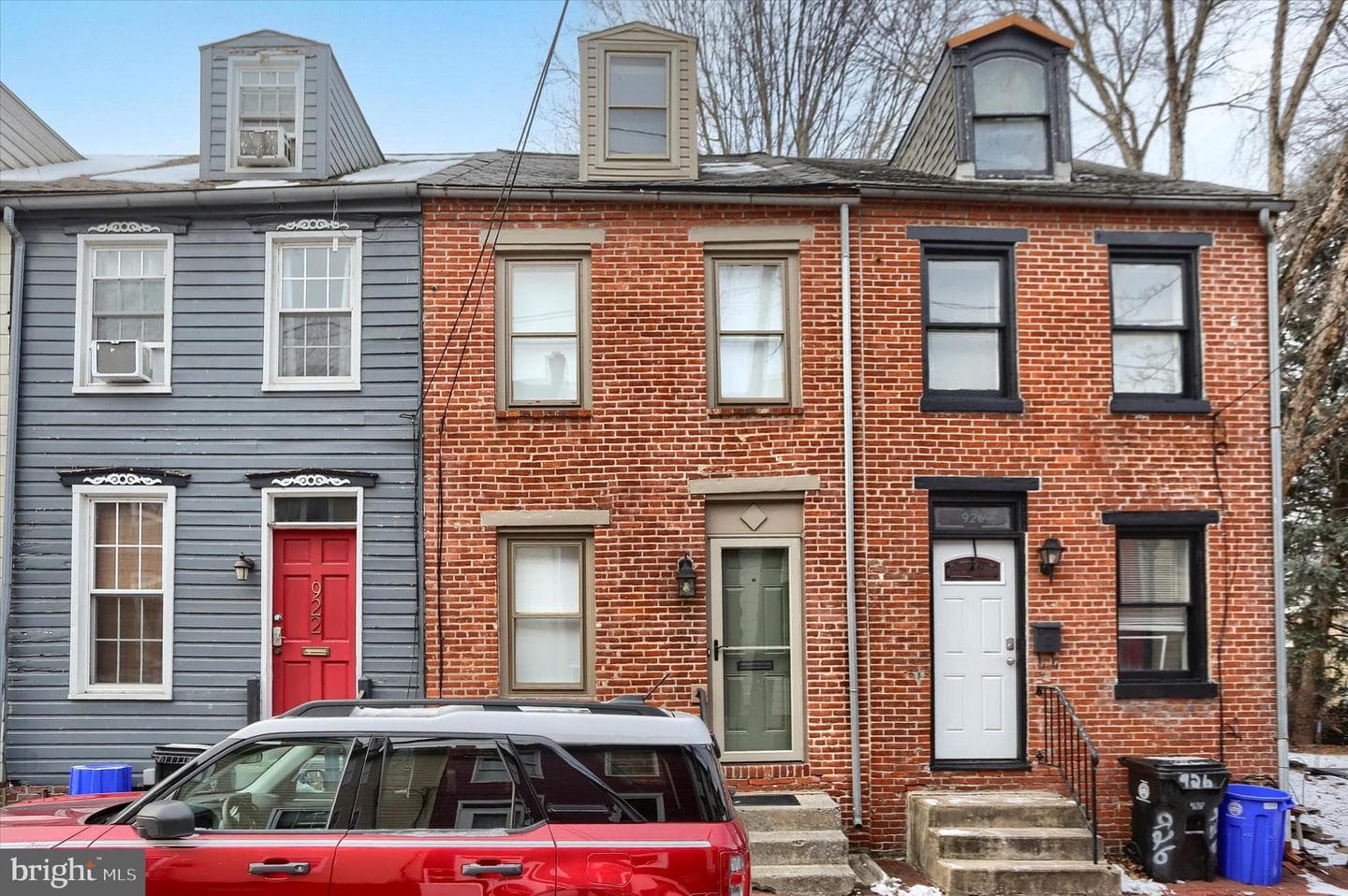 924 Grand Street photo 1