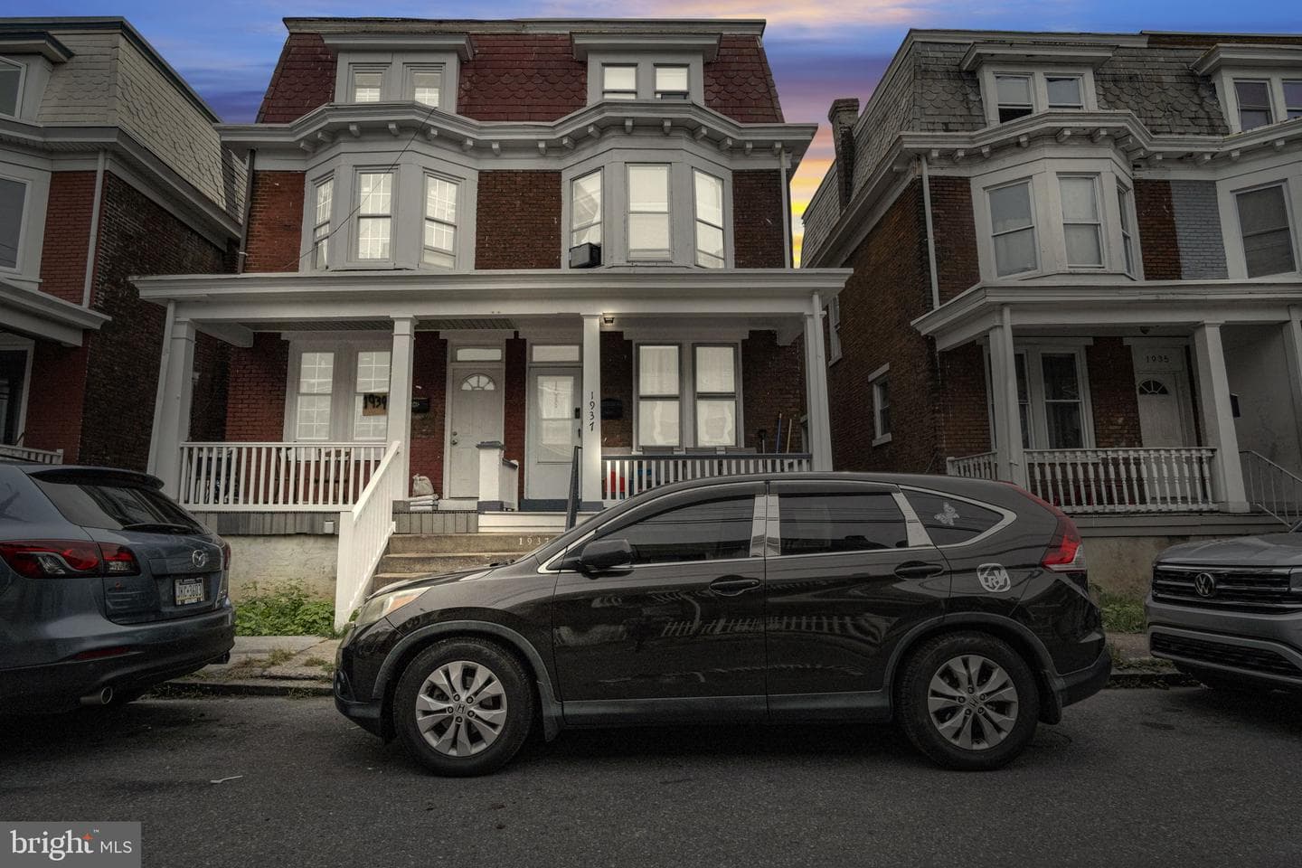 1937 Zarker St