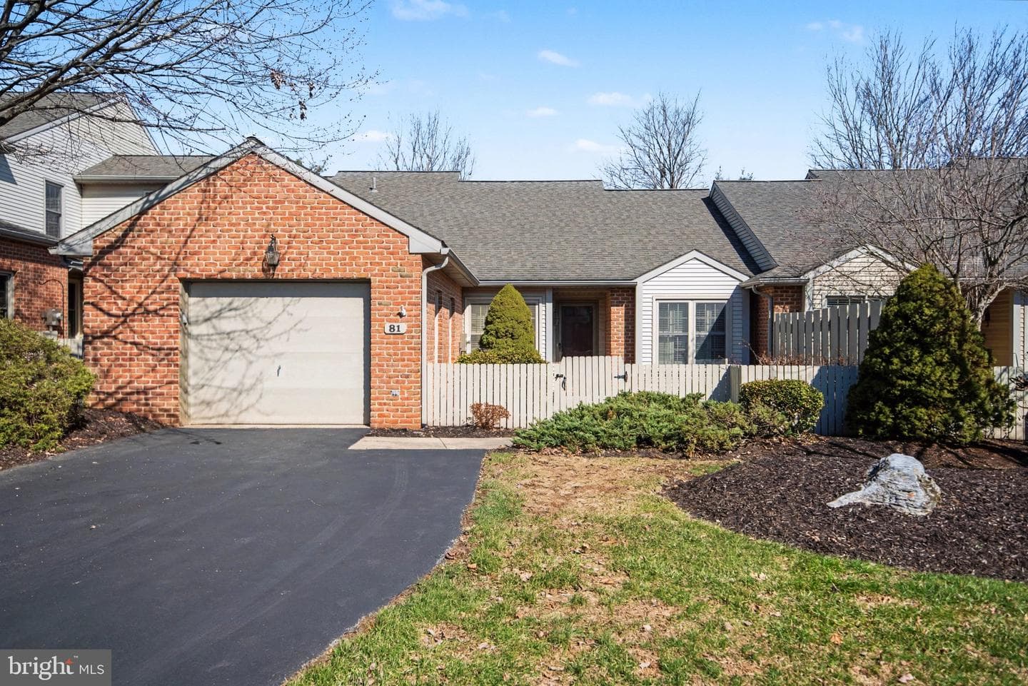 81 Cambridge Drive photo 1
