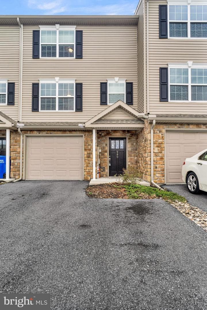 980 Gregs Drive