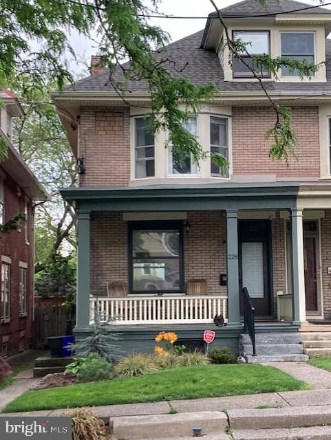 228 Lewis Street photo 1