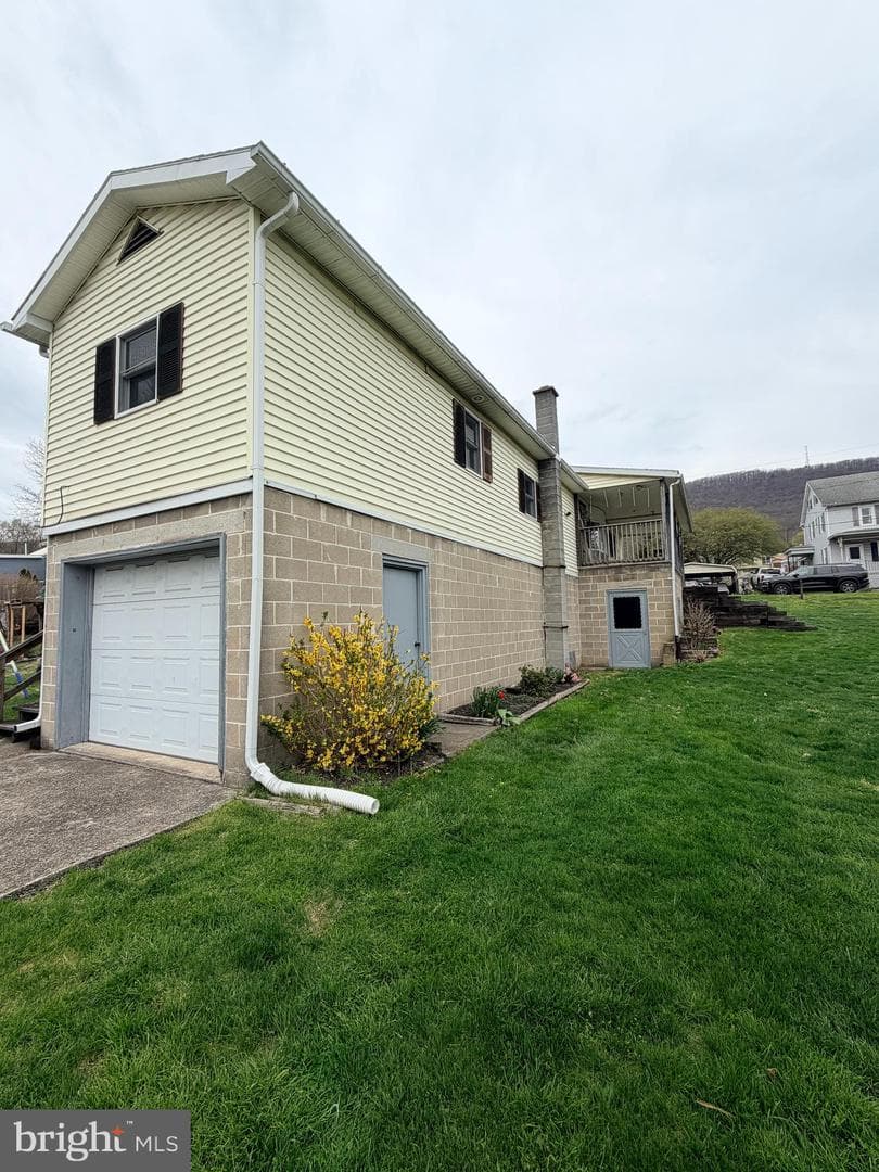217 Oak Street photo 1
