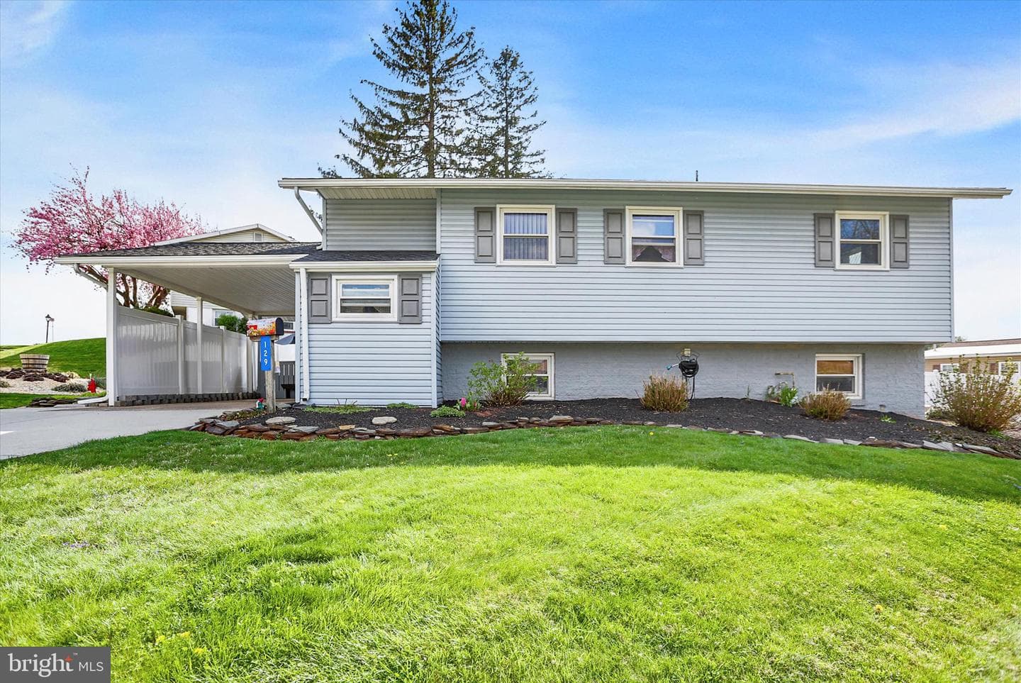 129 Shirley Drive photo 1
