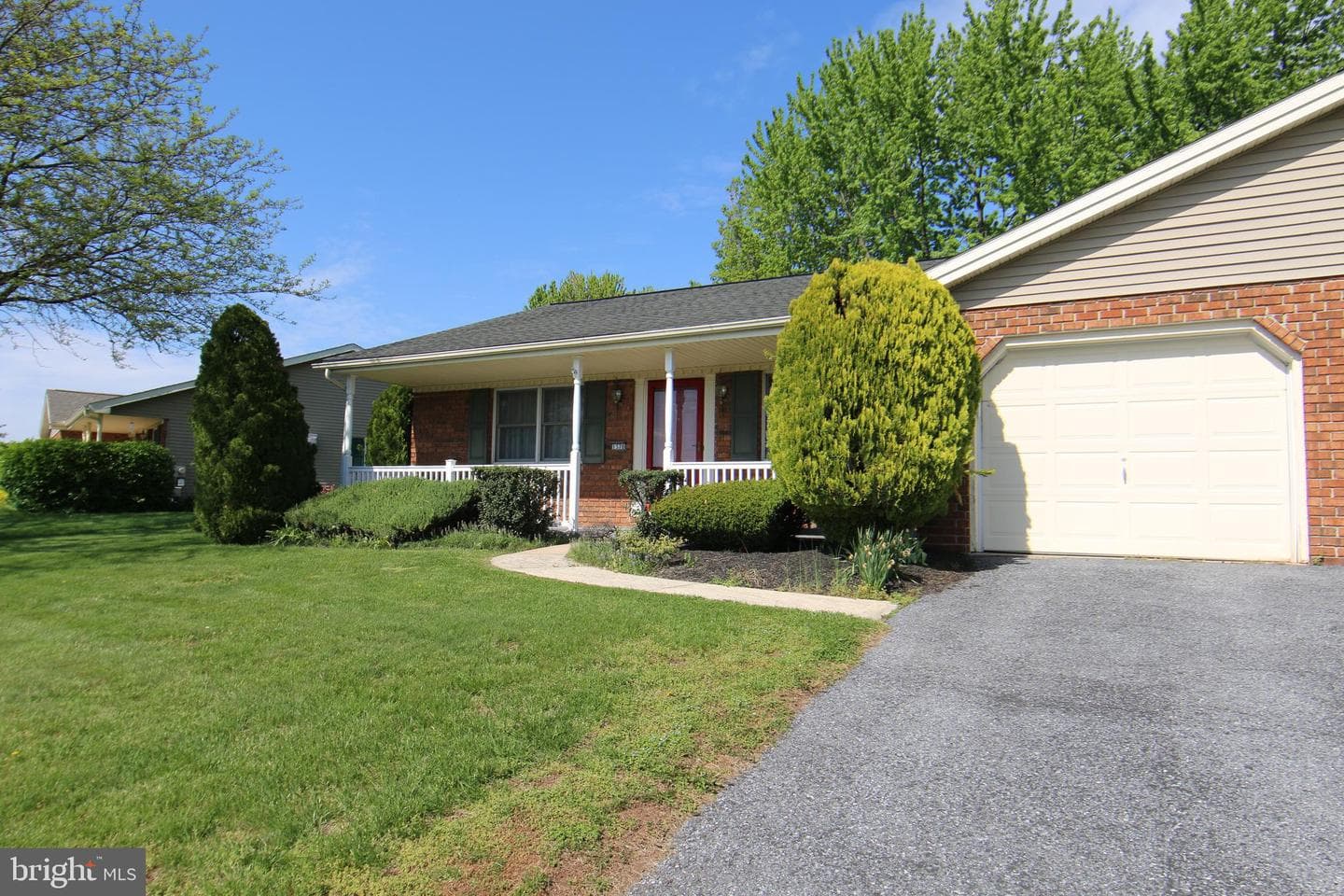 1370 Woodridge Drive photo 1