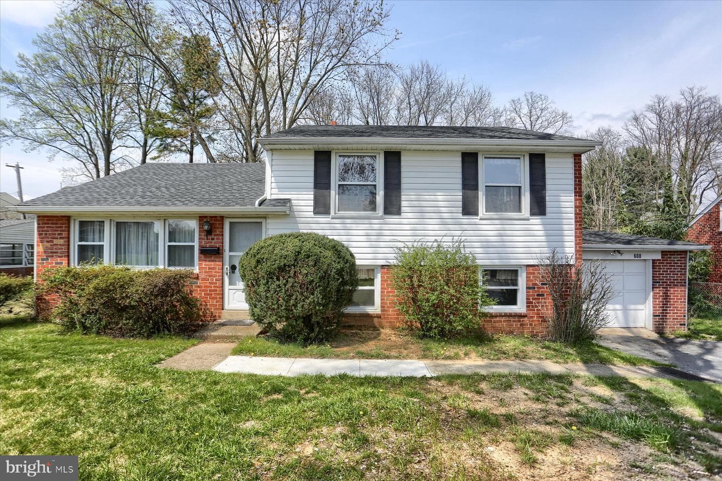 608 Marshall Road photo 1