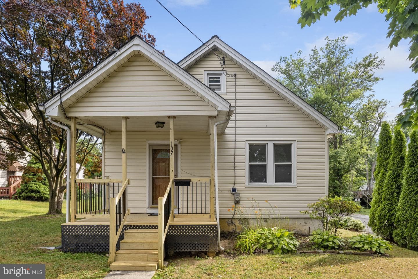 107 Emerald Street photo 1